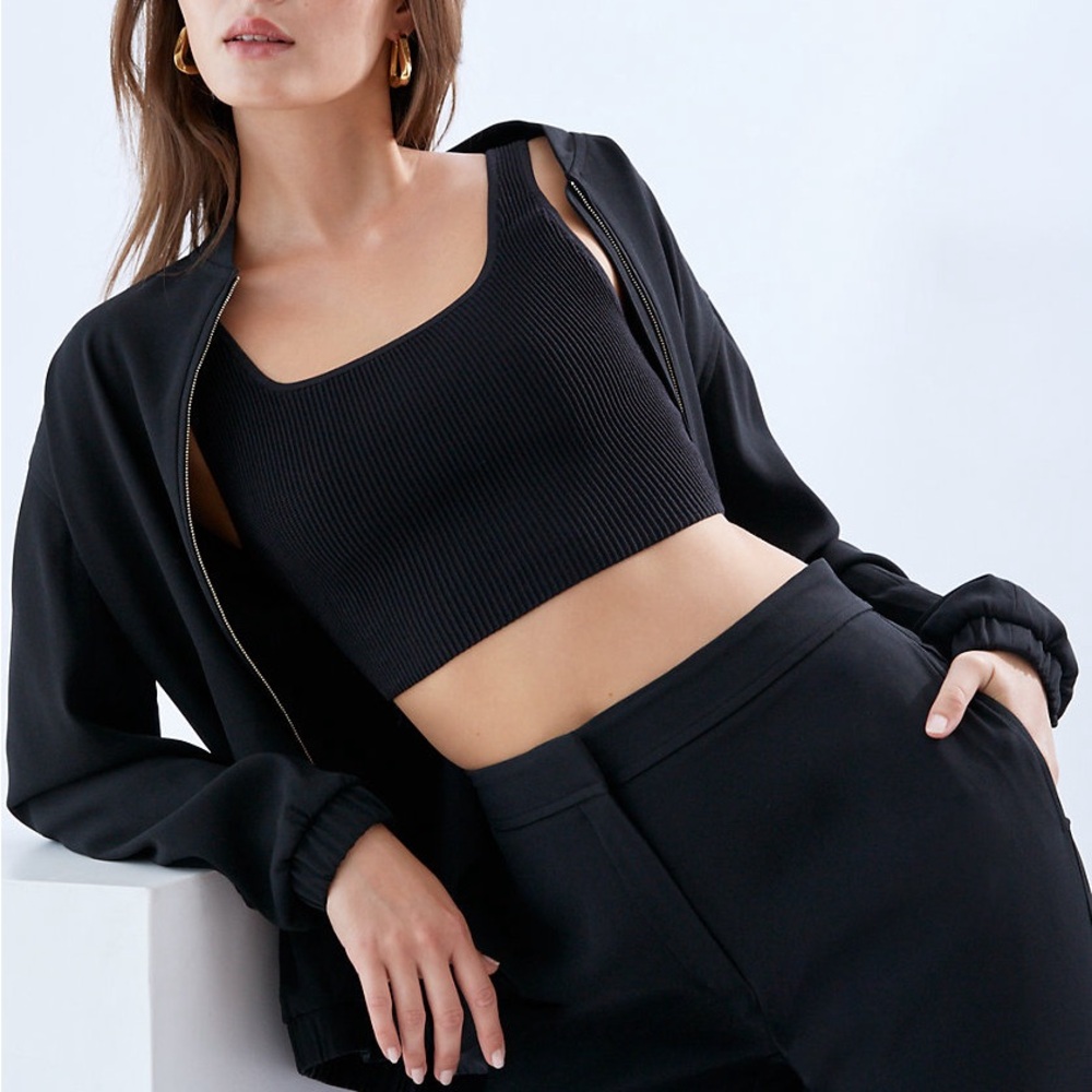 Aritzia sculpt knit scoopneck cropped tank
